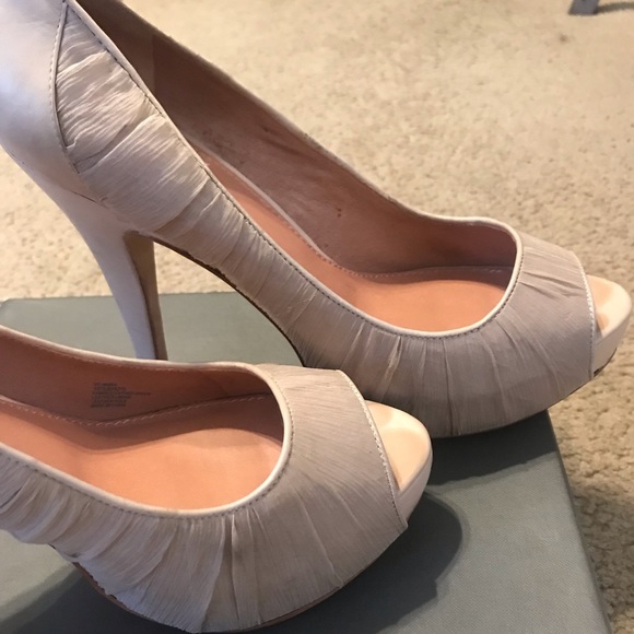 Vince Camuto heels - Picture 2 of 4